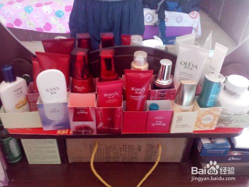 梳妝臺上的化妝品再也不怕東倒西歪了